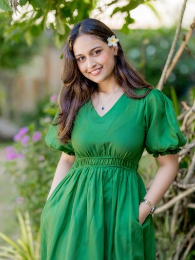Puff sleeved midi dress / KYD 1472